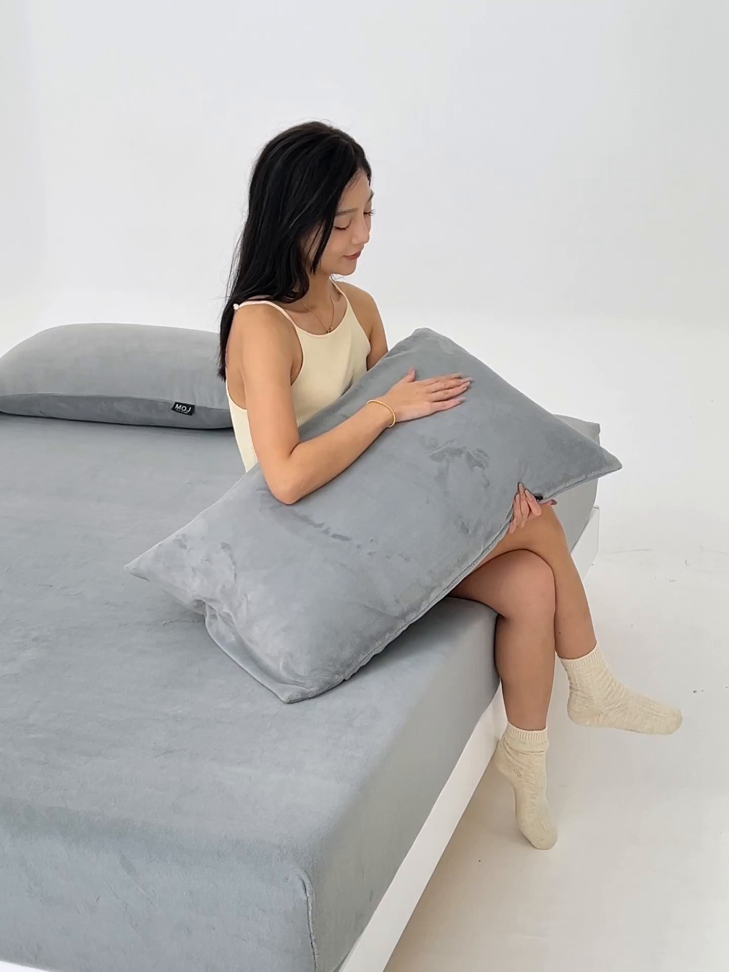 91家纺网 家纺一手货源 找家纺 寐绸家纺 2025新款牛奶绒纯色暖绒床笠 暖绒床笠-浅灰