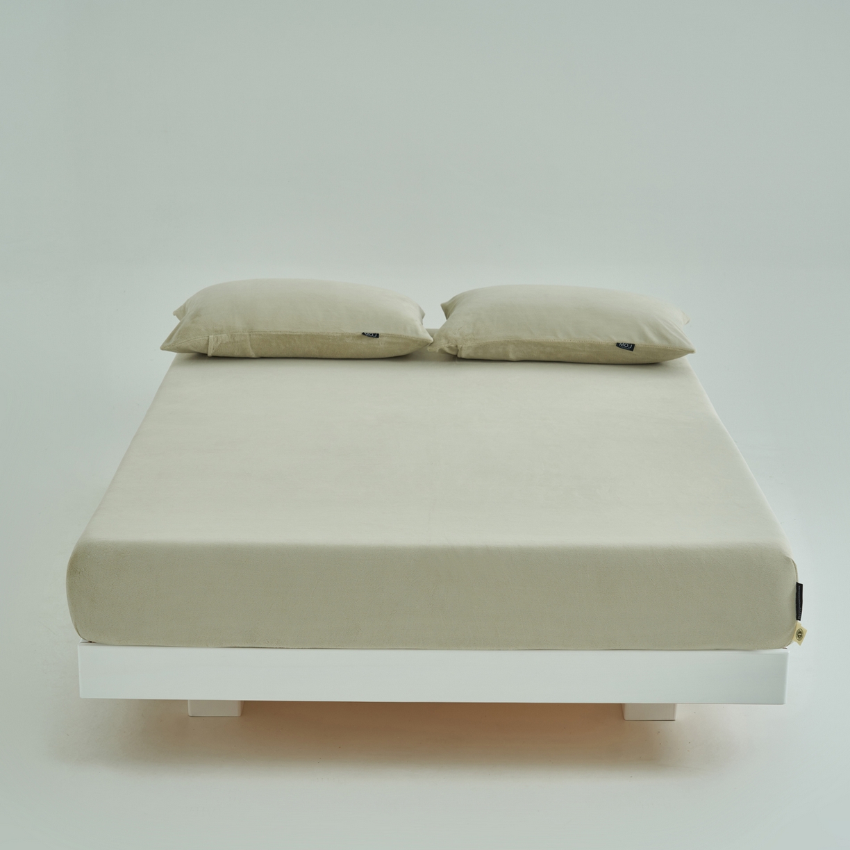 91家纺网 家纺一手货源 找家纺 寐绸家纺 2025新款牛奶绒纯色暖绒床笠 暖绒床笠-浅灰绿