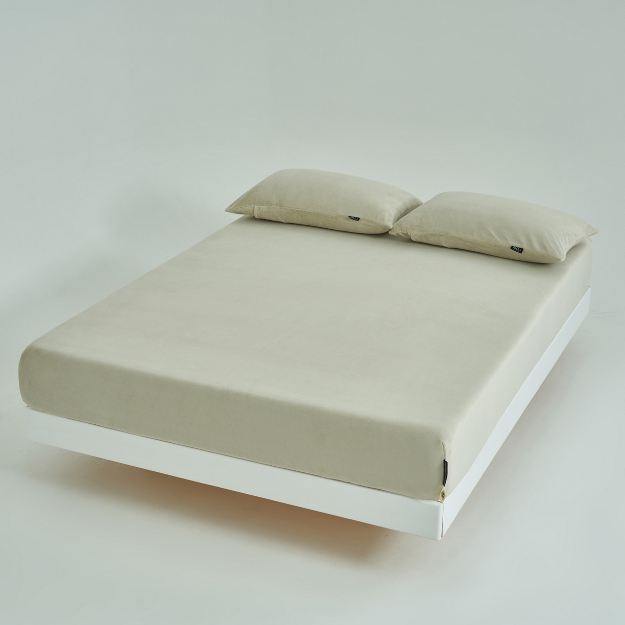 91家纺网 家纺一手货源 找家纺 寐绸家纺 2025新款牛奶绒纯色暖绒床笠 暖绒床笠-浅灰绿