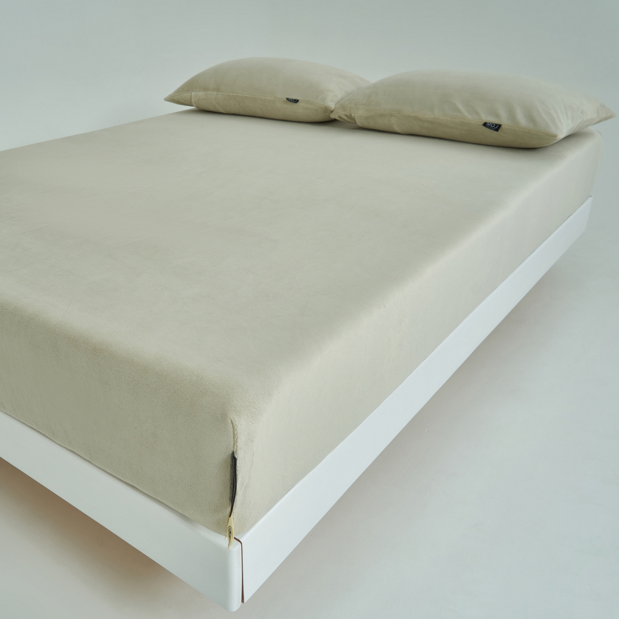 91家纺网 家纺一手货源 找家纺 寐绸家纺 2025新款牛奶绒纯色暖绒床笠 暖绒床笠-浅灰绿