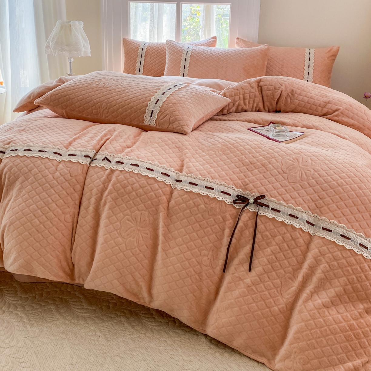 乐嘉盈 2025年新款雕花法式蝴蝶结牛奶绒四件套  蝴蝶结-橙