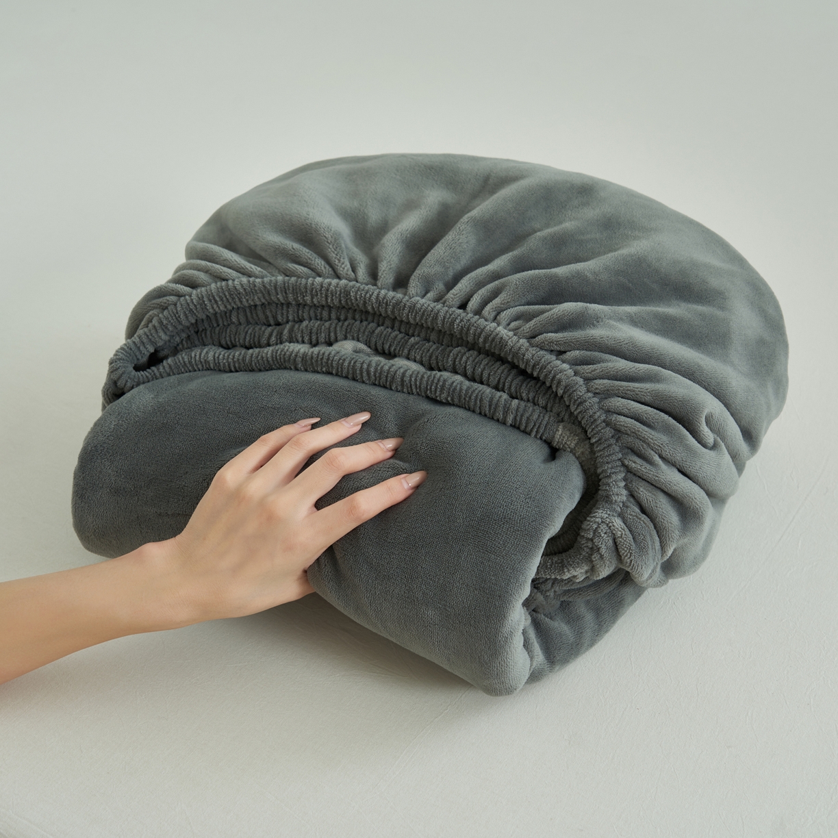 91家纺网 家纺一手货源 找家纺 寐绸家纺 2025新款牛奶绒纯色暖绒床笠 暖绒床笠-深灰