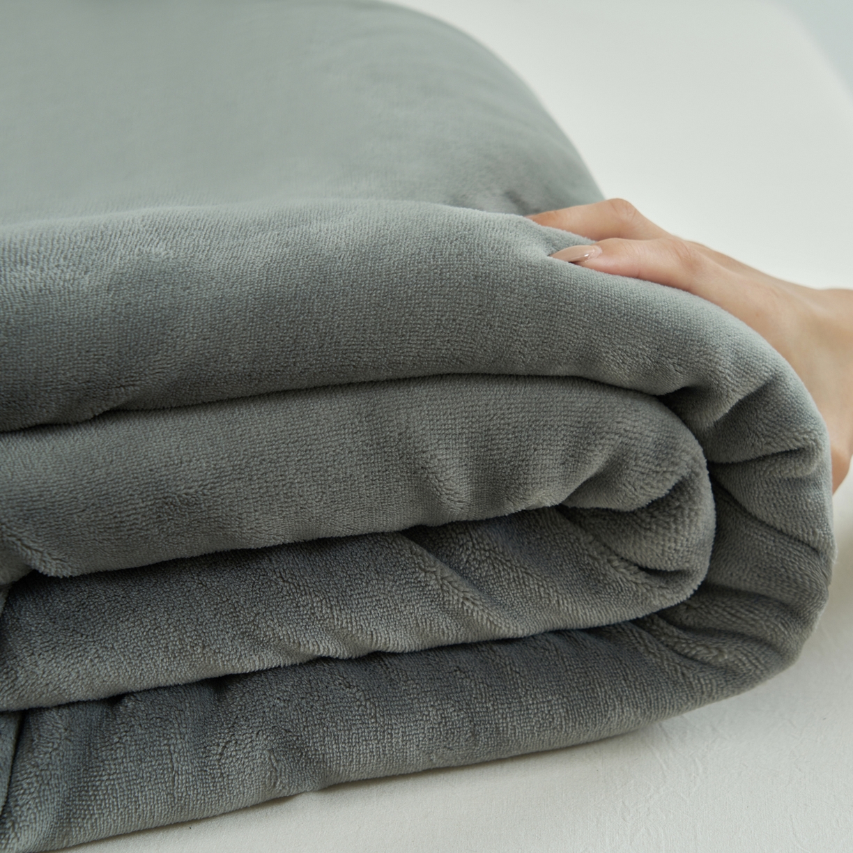 91家纺网 家纺一手货源 找家纺 寐绸家纺 2025新款牛奶绒纯色暖绒床笠 暖绒床笠-深灰