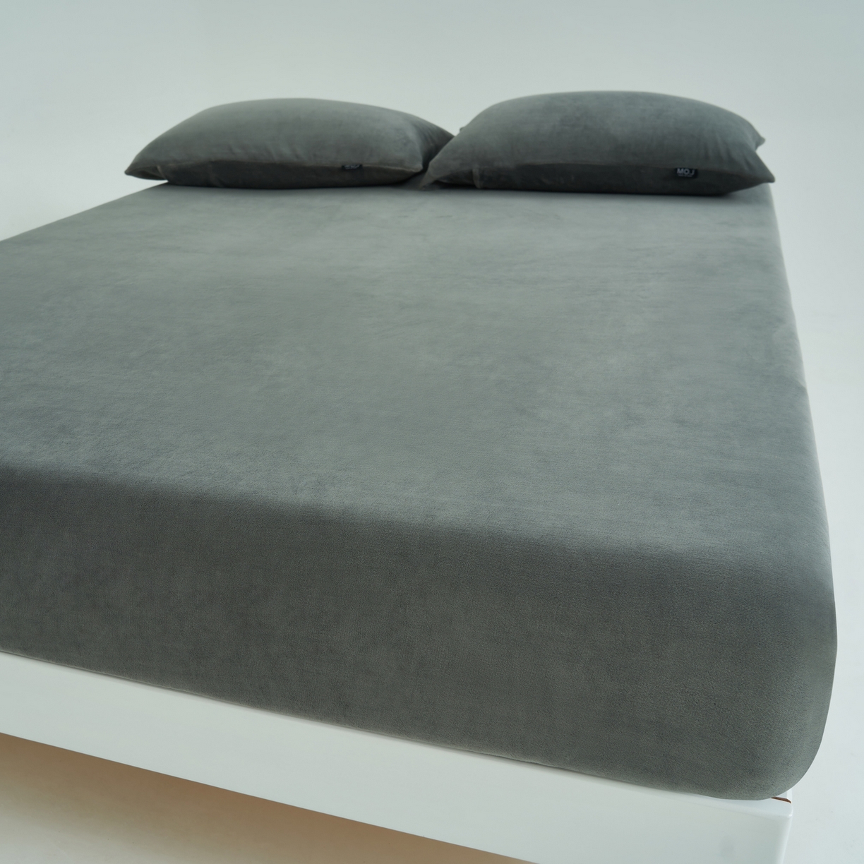 91家纺网 家纺一手货源 找家纺 寐绸家纺 2025新款牛奶绒纯色暖绒床笠 暖绒床笠-深灰