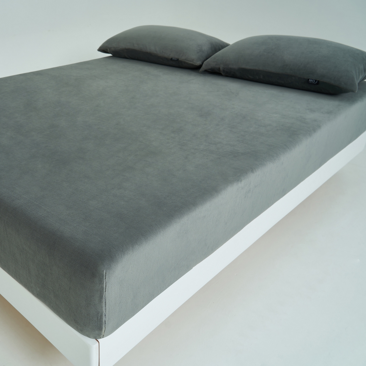 91家纺网 家纺一手货源 找家纺 寐绸家纺 2025新款牛奶绒纯色暖绒床笠 暖绒床笠-深灰