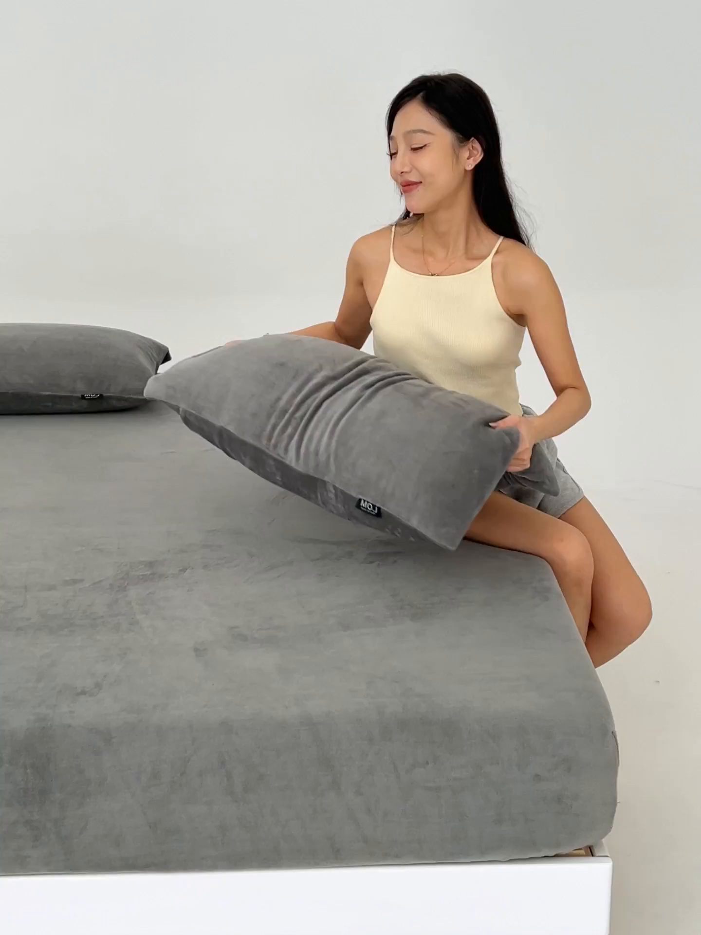 91家纺网 家纺一手货源 找家纺 寐绸家纺 2025新款牛奶绒纯色暖绒床笠 暖绒床笠-深灰