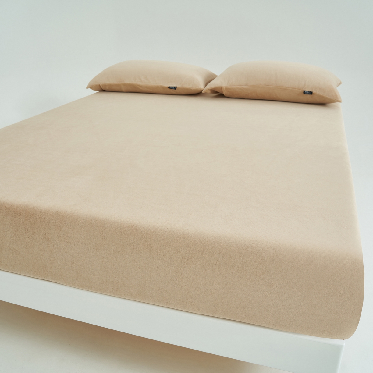 91家纺网 家纺一手货源 找家纺 寐绸家纺 2025新款牛奶绒纯色暖绒床笠 暖绒床笠-驼色