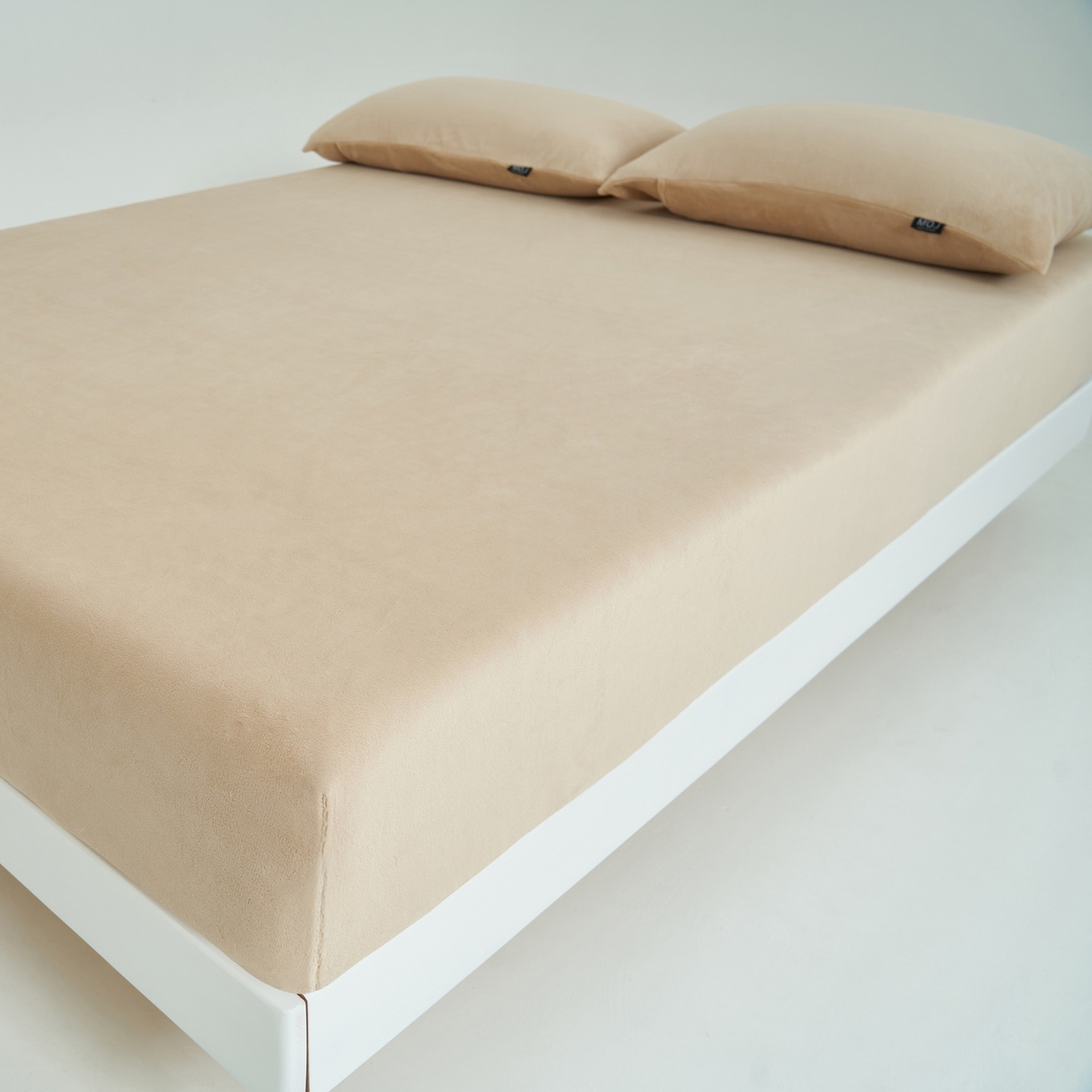 91家纺网 家纺一手货源 找家纺 寐绸家纺 2025新款牛奶绒纯色暖绒床笠 暖绒床笠-驼色