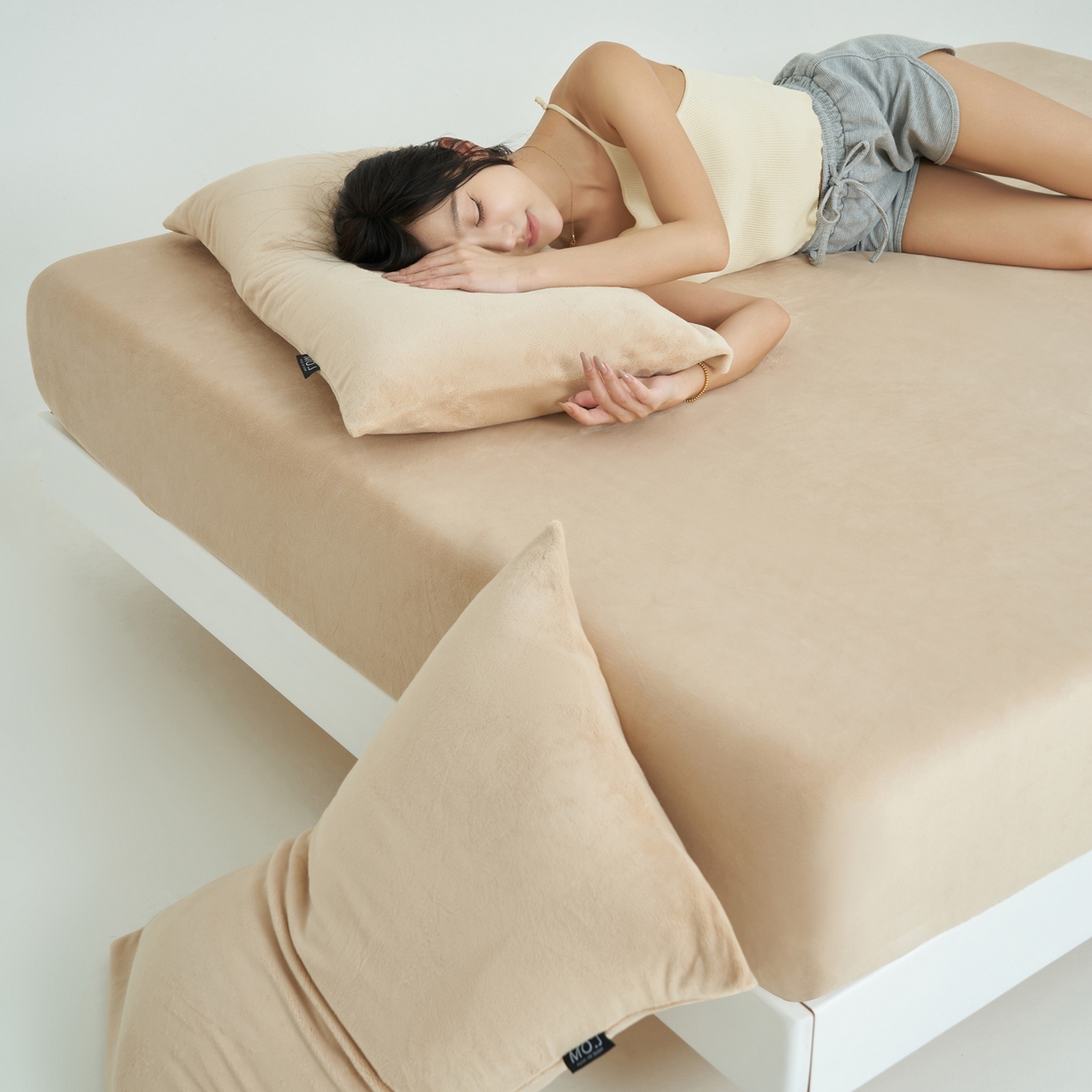 91家纺网 家纺一手货源 找家纺 寐绸家纺 2025新款牛奶绒纯色暖绒床笠 暖绒床笠-驼色