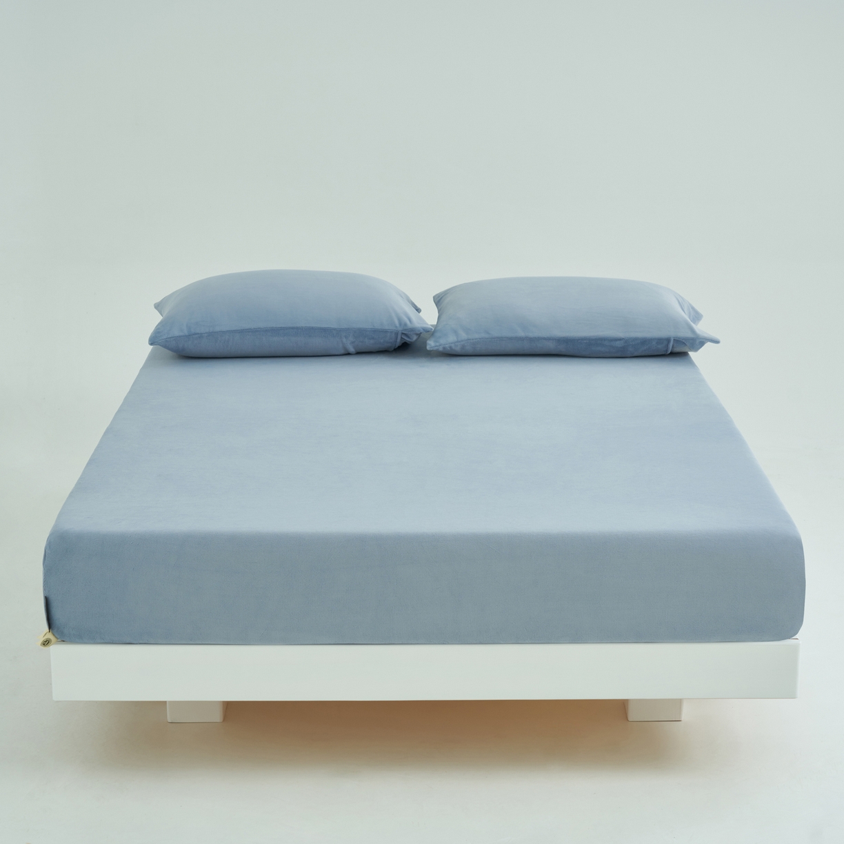 91家纺网 家纺一手货源 找家纺 寐绸家纺 2025新款牛奶绒纯色暖绒床笠 暖绒床笠-雾蓝