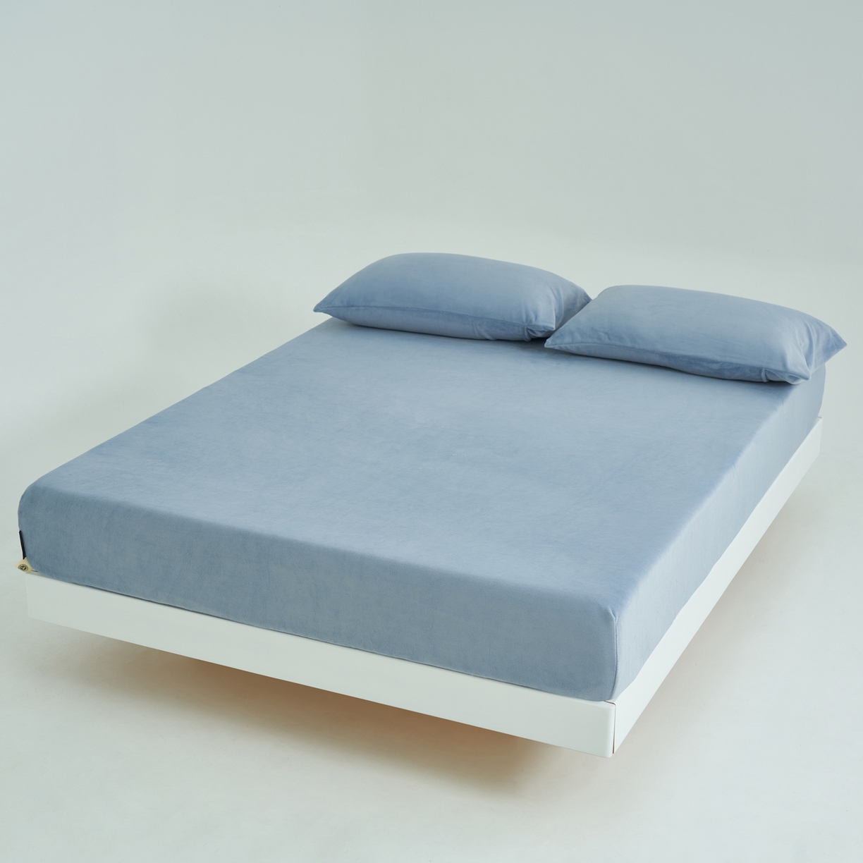 91家纺网 家纺一手货源 找家纺 寐绸家纺 2025新款牛奶绒纯色暖绒床笠 暖绒床笠-雾蓝