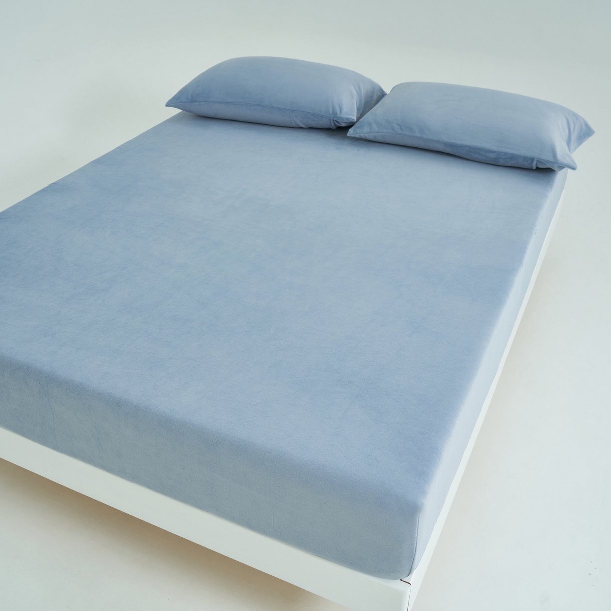 91家纺网 家纺一手货源 找家纺 寐绸家纺 2025新款牛奶绒纯色暖绒床笠 暖绒床笠-雾蓝