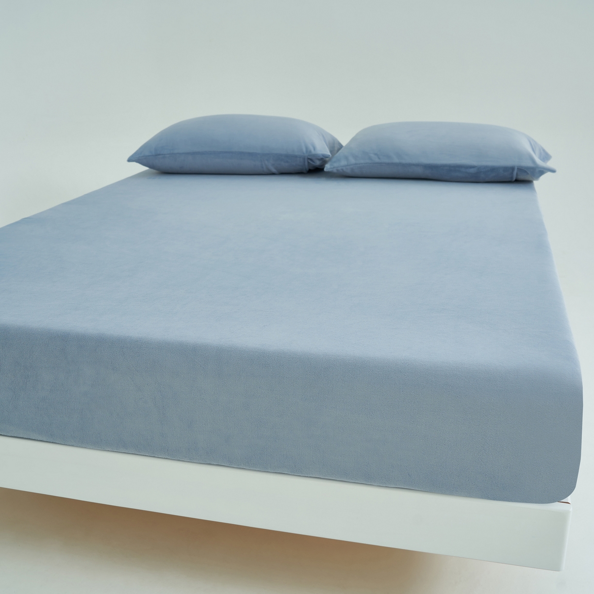 91家纺网 家纺一手货源 找家纺 寐绸家纺 2025新款牛奶绒纯色暖绒床笠 暖绒床笠-雾蓝