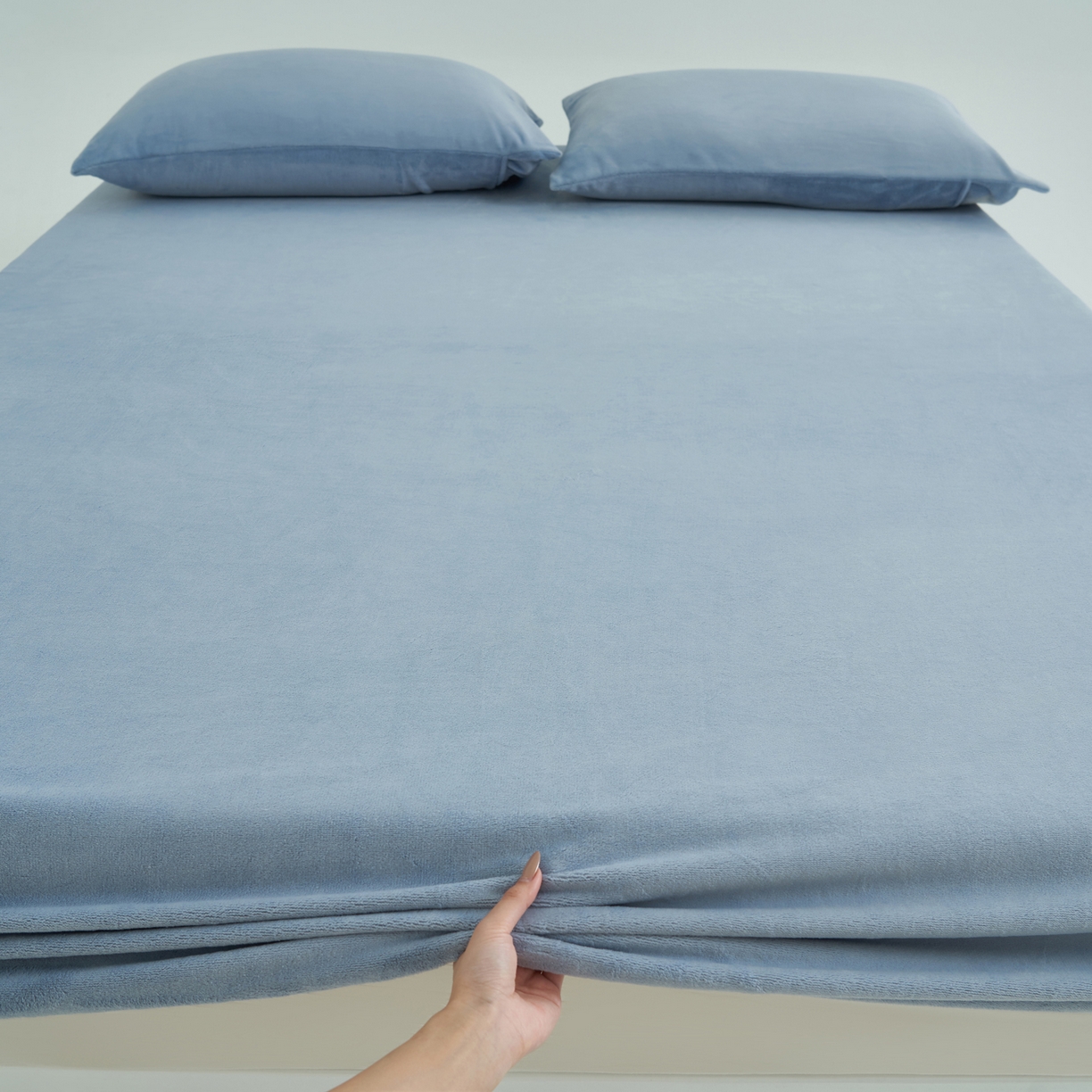 91家纺网 家纺一手货源 找家纺 寐绸家纺 2025新款牛奶绒纯色暖绒床笠 暖绒床笠-雾蓝