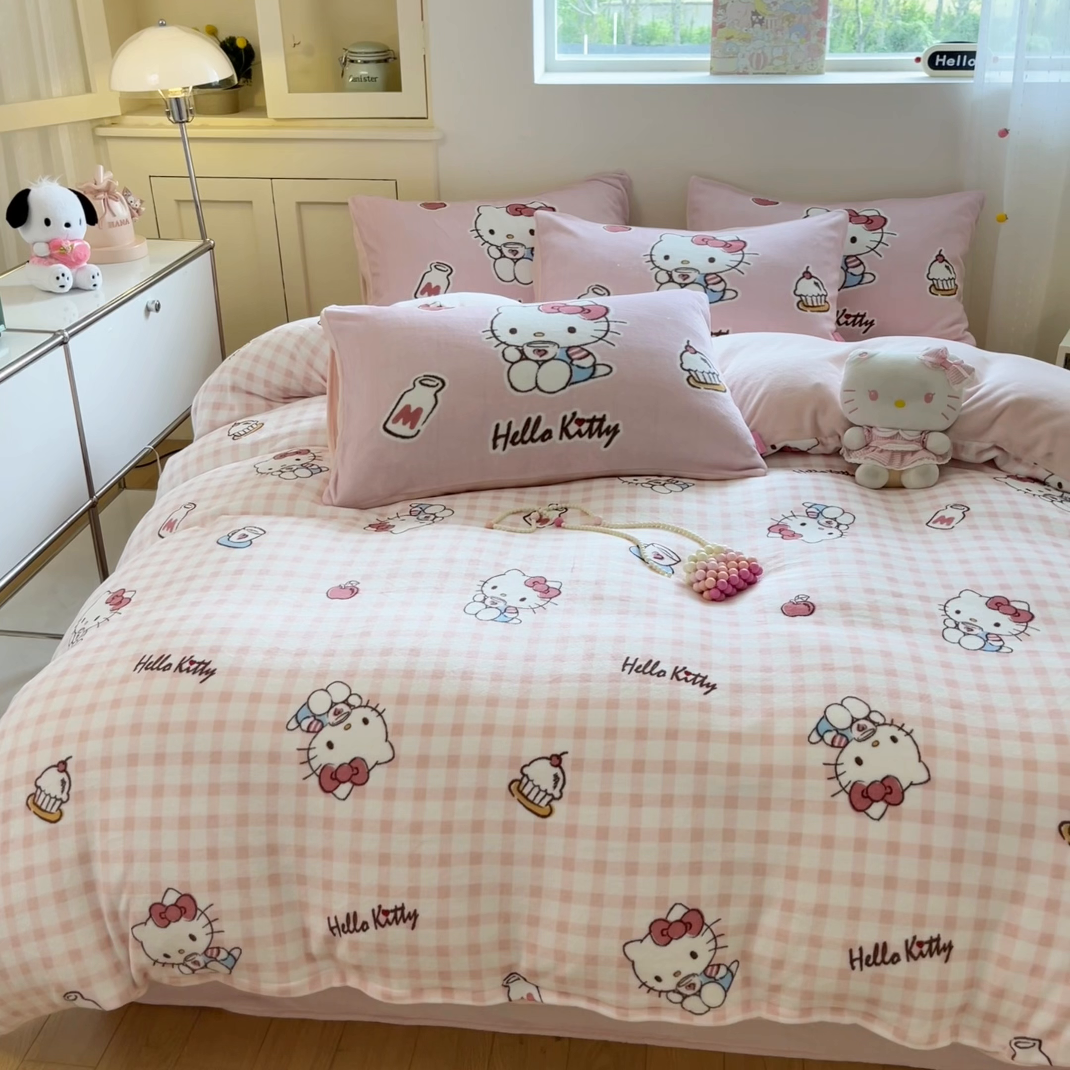 91家纺网 家纺一手货源 找家纺 金爱家 2025新品正版三丽鸥授权Kitty数码大版枕套混搭卡通加厚高克重牛奶绒系列四件 绒三丽鸥-混搭粉甜心KT