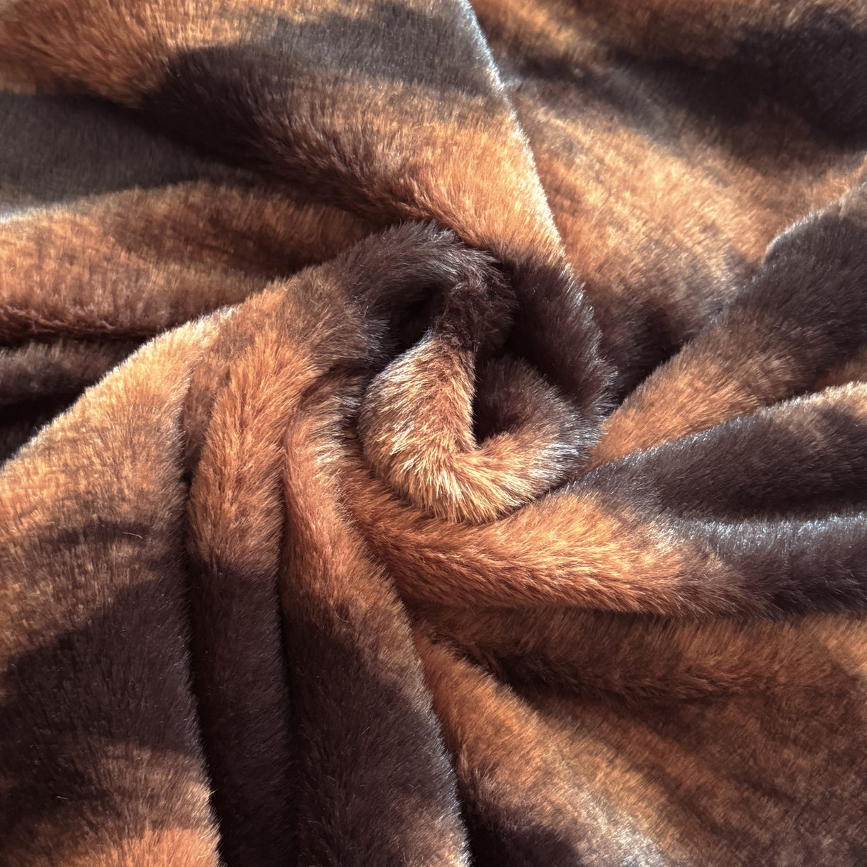 91家纺网 家纺一手货源 找家纺 澳萝拉 2025新款复古法式轻奢双面高克重托斯卡纳兔绒毯 兔眠-深咖