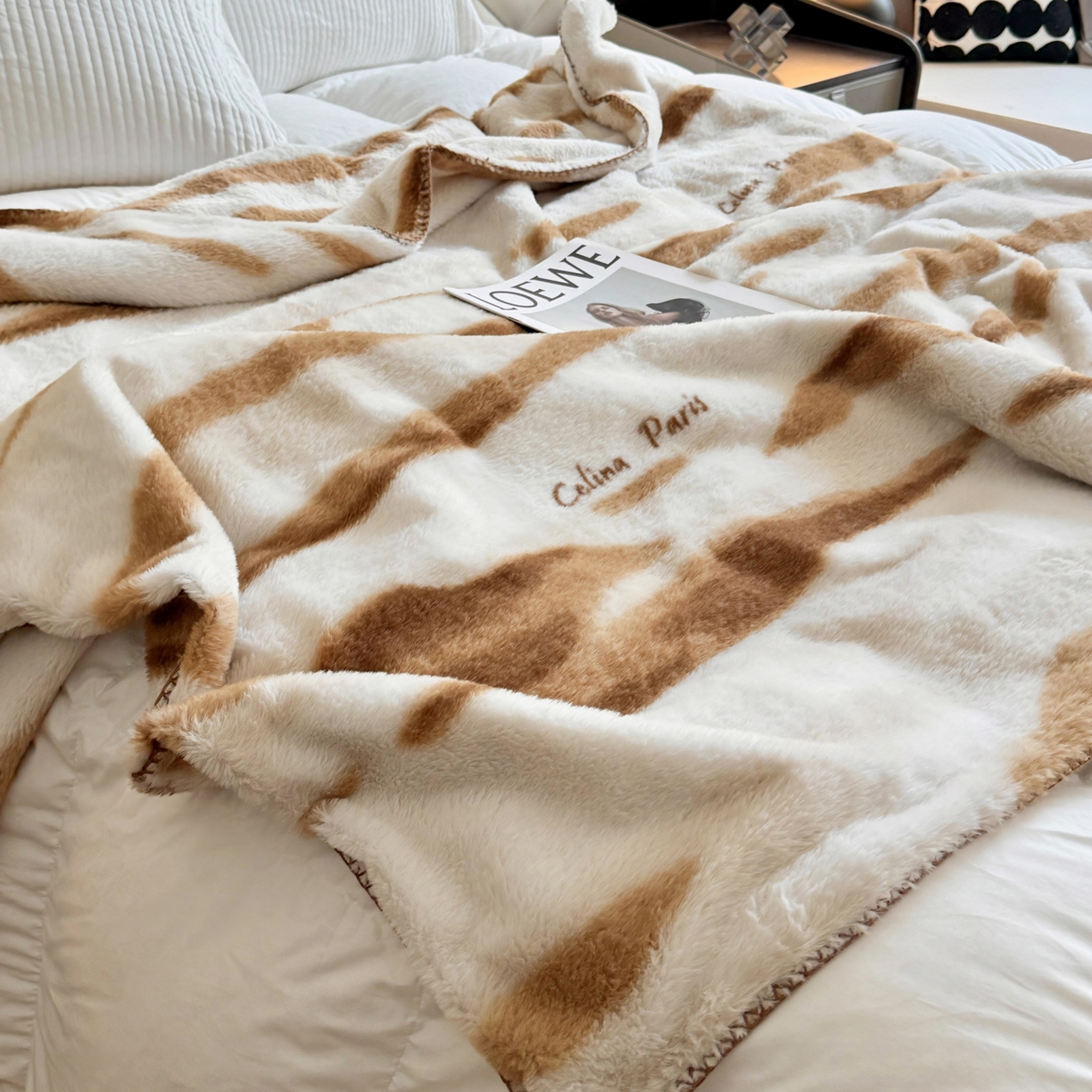 91家纺网 家纺一手货源 找家纺 澳萝拉 2025新款复古法式轻奢双面高克重托斯卡纳兔绒毯 兔眠-白咖