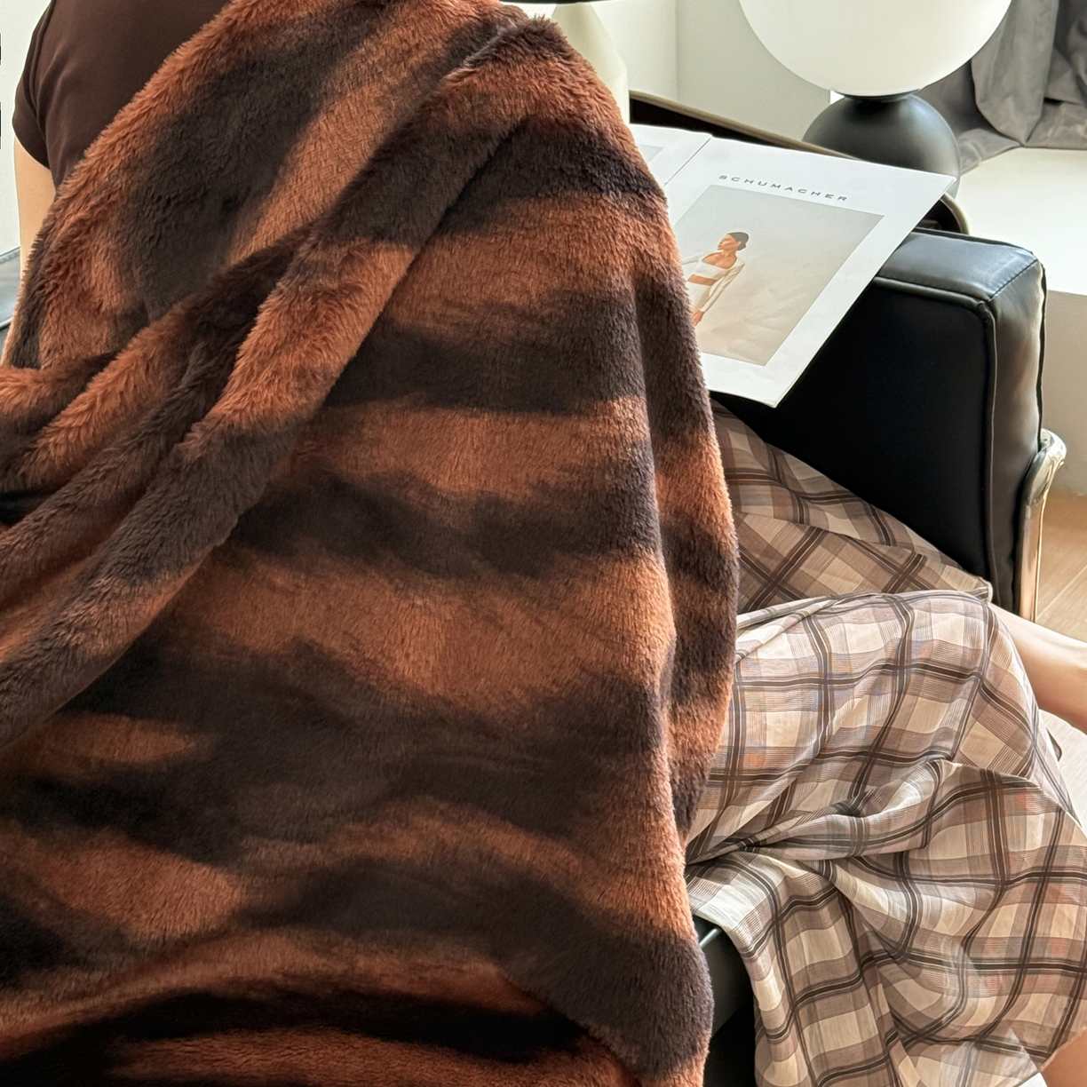 91家纺网 家纺一手货源 找家纺 澳萝拉 2025新款复古法式轻奢双面高克重托斯卡纳兔绒毯 兔眠-深咖