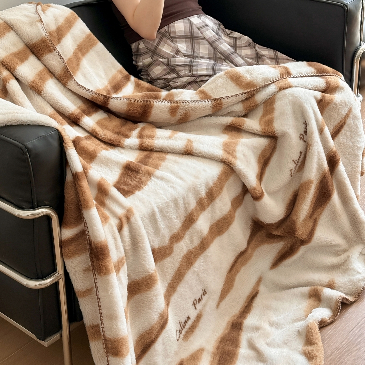 91家纺网 家纺一手货源 找家纺 澳萝拉 2025新款复古法式轻奢双面高克重托斯卡纳兔绒毯 兔眠-白咖