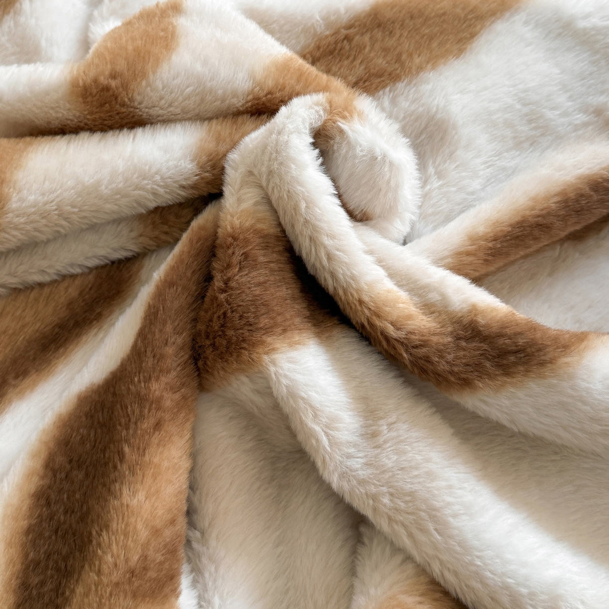 91家纺网 家纺一手货源 找家纺 澳萝拉 2025新款复古法式轻奢双面高克重托斯卡纳兔绒毯 兔眠-白咖