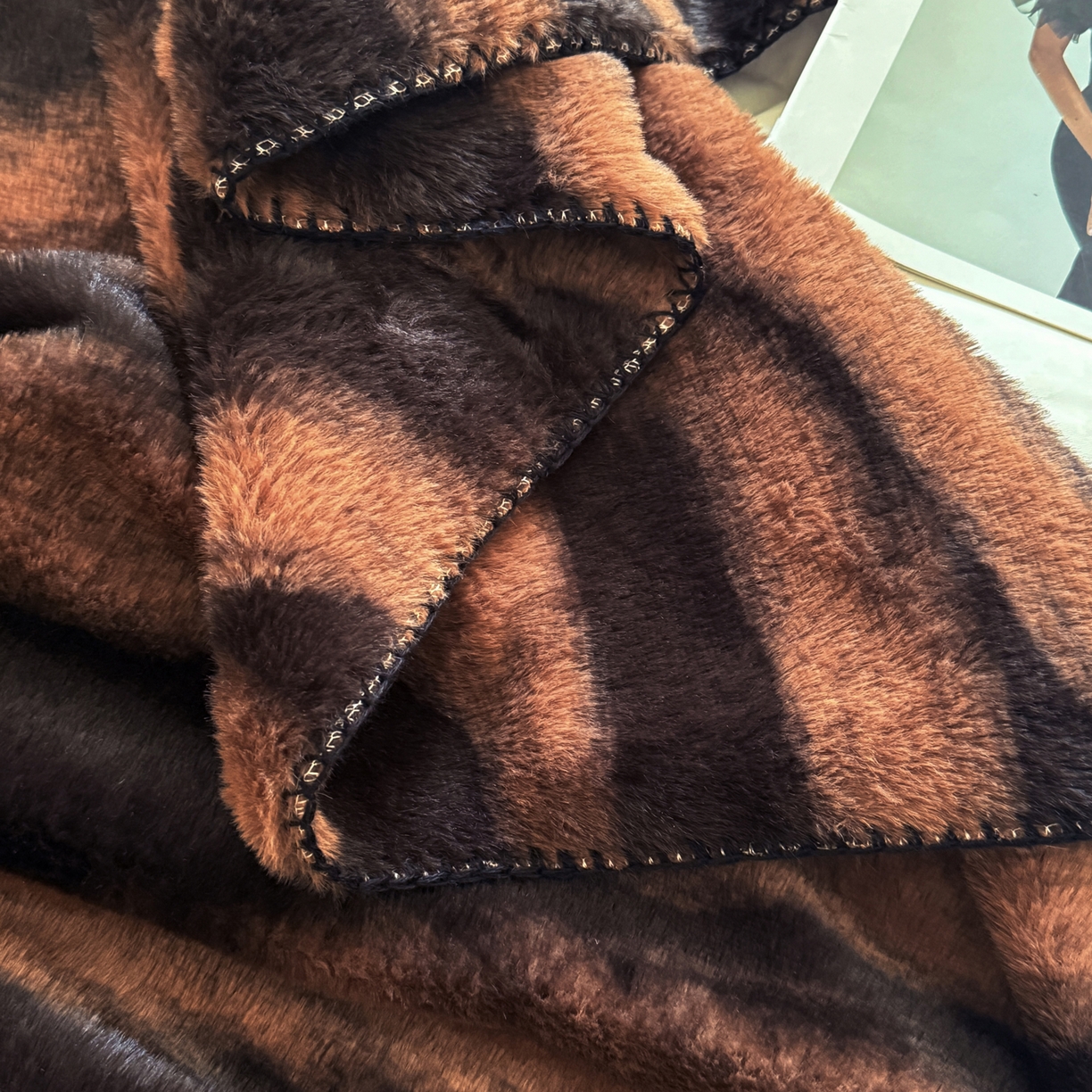 91家纺网 家纺一手货源 找家纺 澳萝拉 2025新款复古法式轻奢双面高克重托斯卡纳兔绒毯 兔眠-深咖