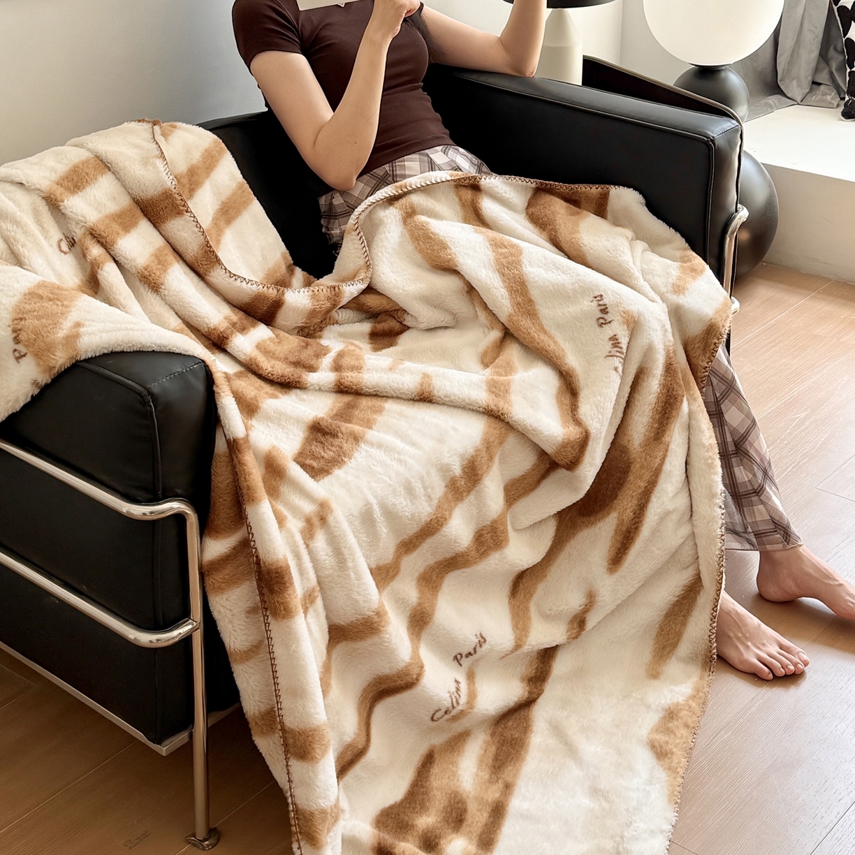 91家纺网 家纺一手货源 找家纺 澳萝拉 2025新款复古法式轻奢双面高克重托斯卡纳兔绒毯 兔眠-白咖