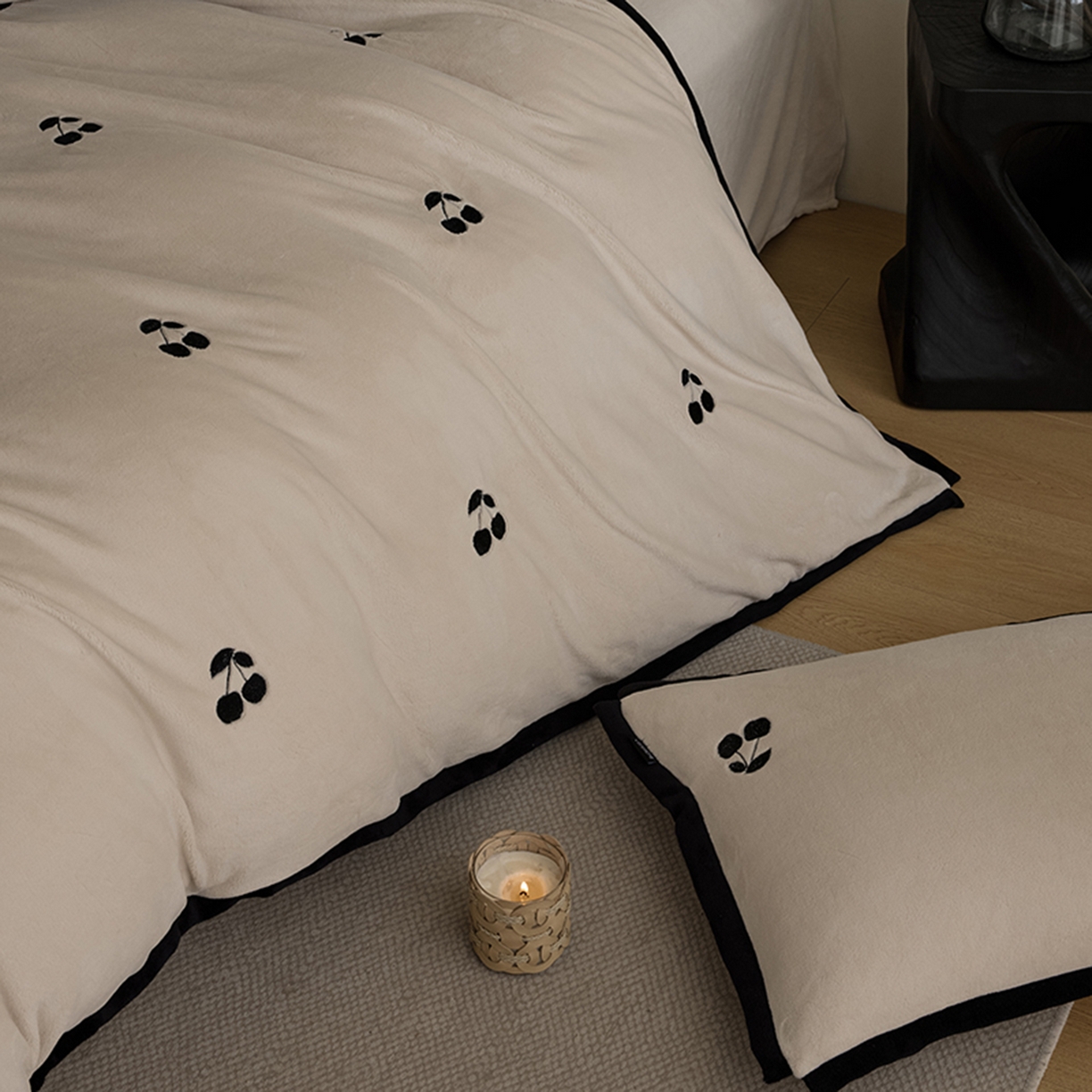 91家纺网 家纺一手货源 找家纺 （总）禧禾 2025新款250G消光速暖绒断角边刺绣四件套-樱芙厘