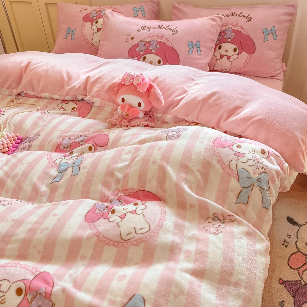 91家纺网 家纺一手货源 找家纺 金爱家 2025新品正版三丽鸥授权Kitty数码大版枕套混搭卡通加厚高克重牛奶绒系列四件 绒三丽鸥-混搭蝴蝶结美乐蒂