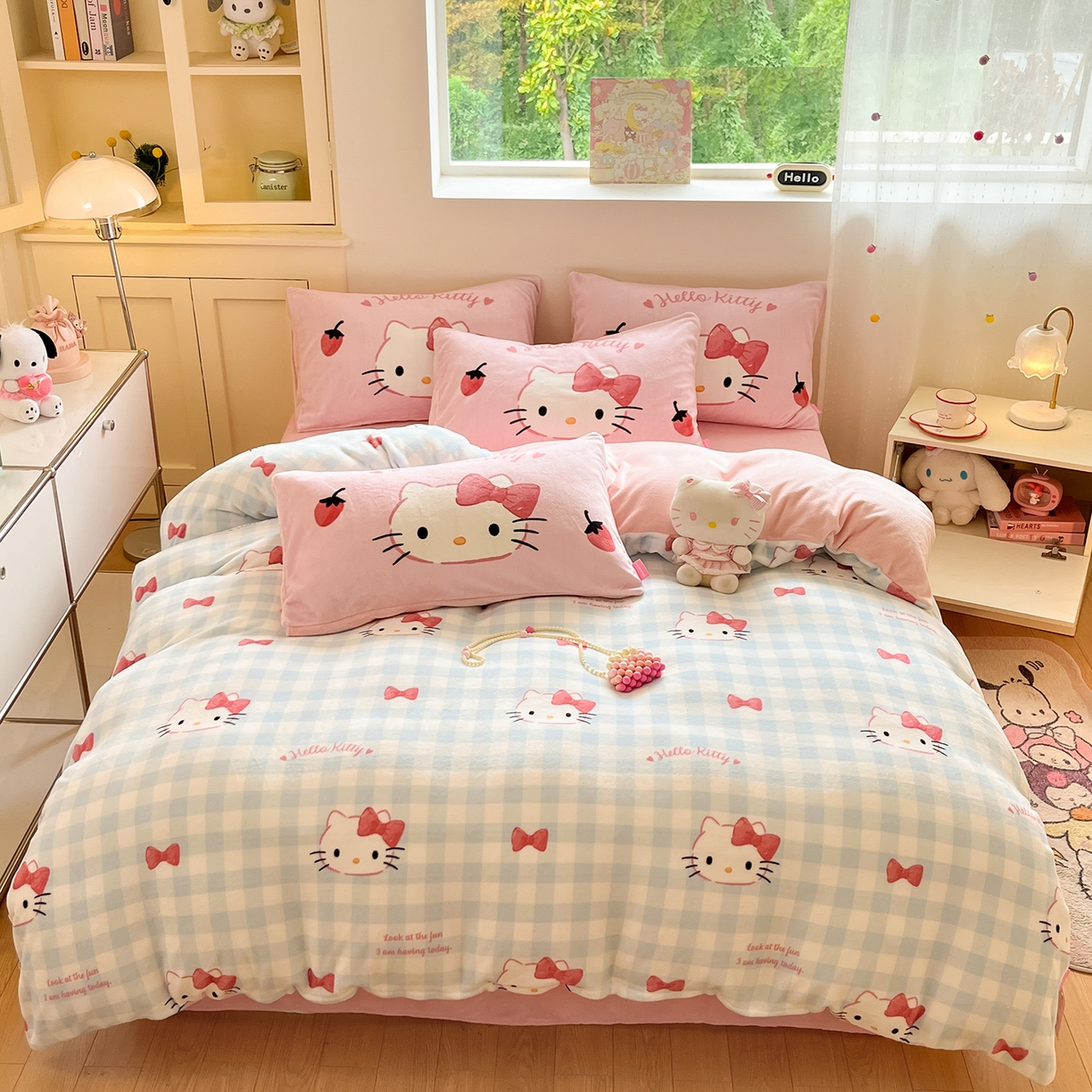 91家纺网 家纺一手货源 找家纺 金爱家 2025新品正版三丽鸥授权Kitty数码大版枕套混搭卡通加厚高克重牛奶绒系列四件 绒三丽鸥-混搭蓝粉KT