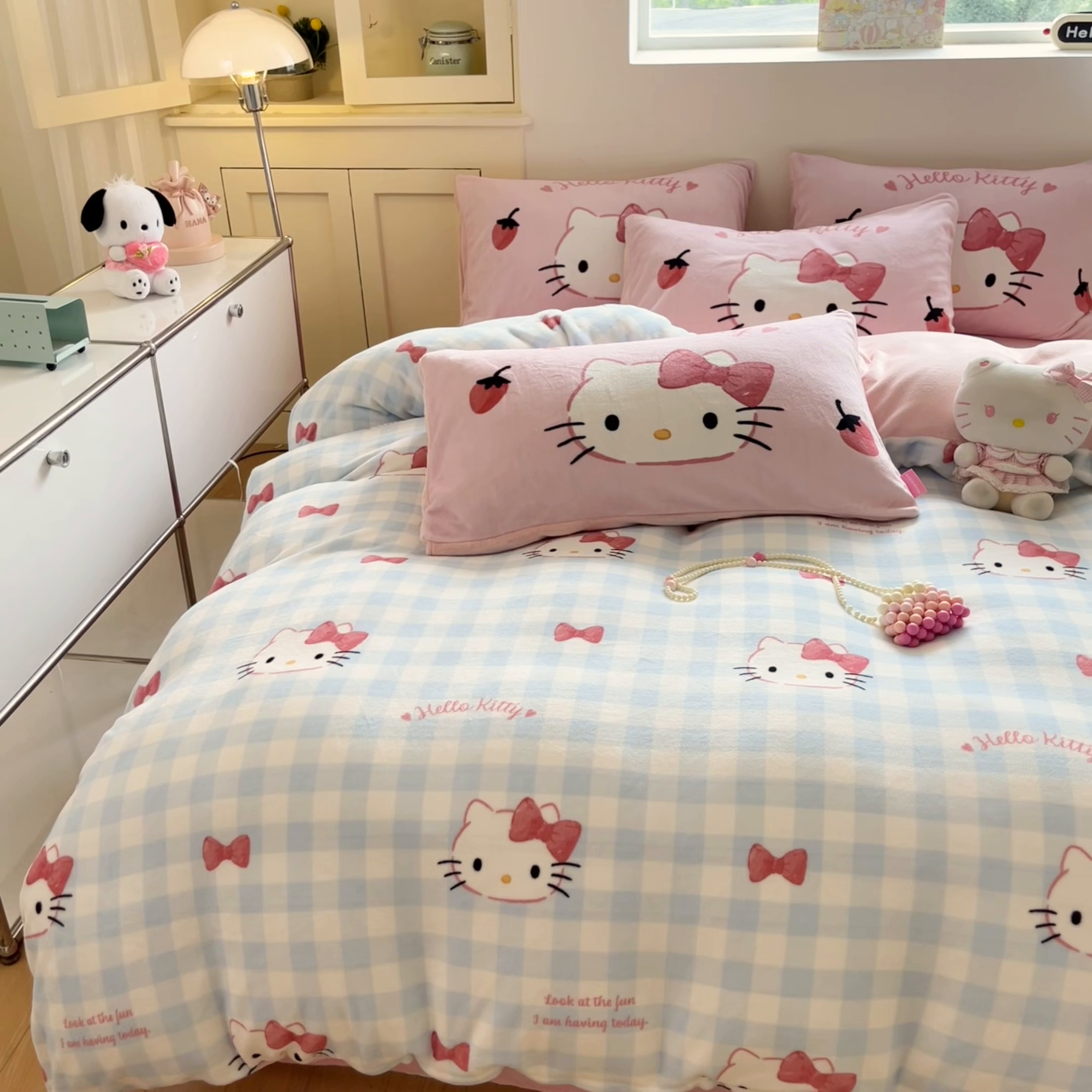 91家纺网 家纺一手货源 找家纺 金爱家 2025新品正版三丽鸥授权Kitty数码大版枕套混搭卡通加厚高克重牛奶绒系列四件 绒三丽鸥-混搭蓝粉KT