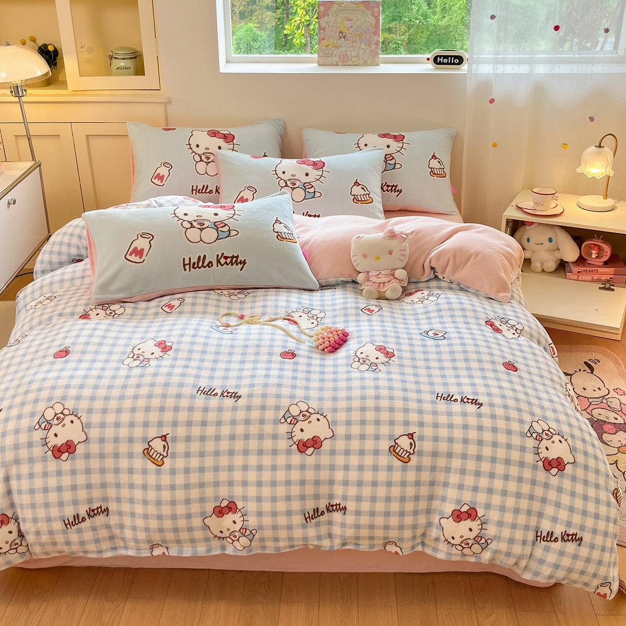 91家纺网 家纺一手货源 找家纺 金爱家 2025新品正版三丽鸥授权Kitty数码大版枕套混搭卡通加厚高克重牛奶绒系列四件 绒三丽鸥-混搭蓝甜心KT