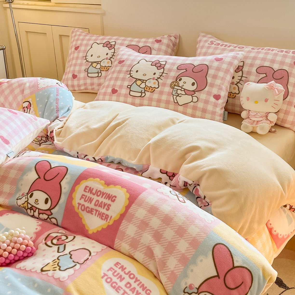 金爱家 2025新品正版三丽鸥授权Kitty数码大版枕套混搭卡通加厚高克重牛奶绒系列四件 绒三丽鸥-混搭美乐蒂KT