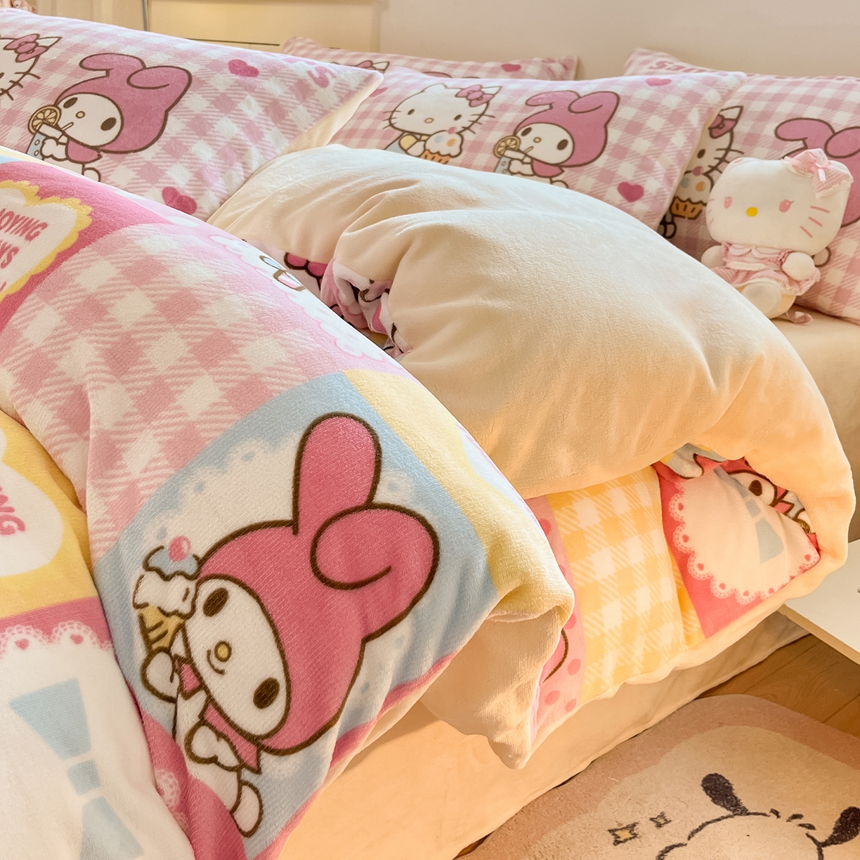 91家纺网 家纺一手货源 找家纺 金爱家 2025新品正版三丽鸥授权Kitty数码大版枕套混搭卡通加厚高克重牛奶绒系列四件 绒三丽鸥-混搭美乐蒂KT