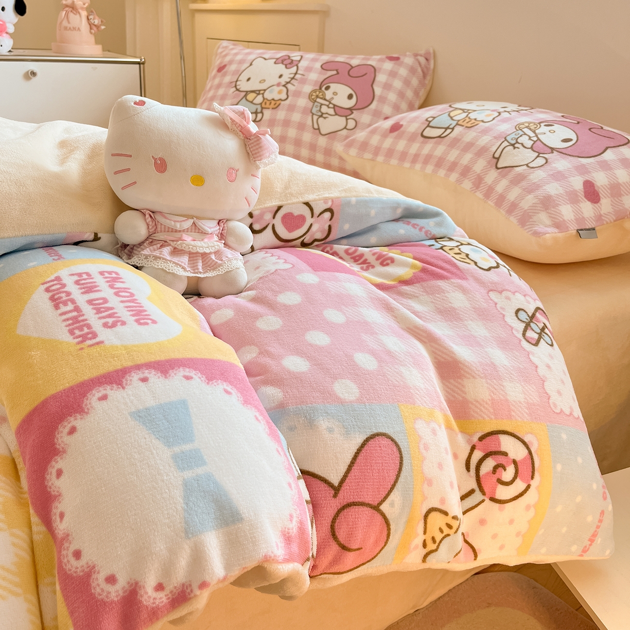 91家纺网 家纺一手货源 找家纺 金爱家 2025新品正版三丽鸥授权Kitty数码大版枕套混搭卡通加厚高克重牛奶绒系列四件 绒三丽鸥-混搭美乐蒂KT