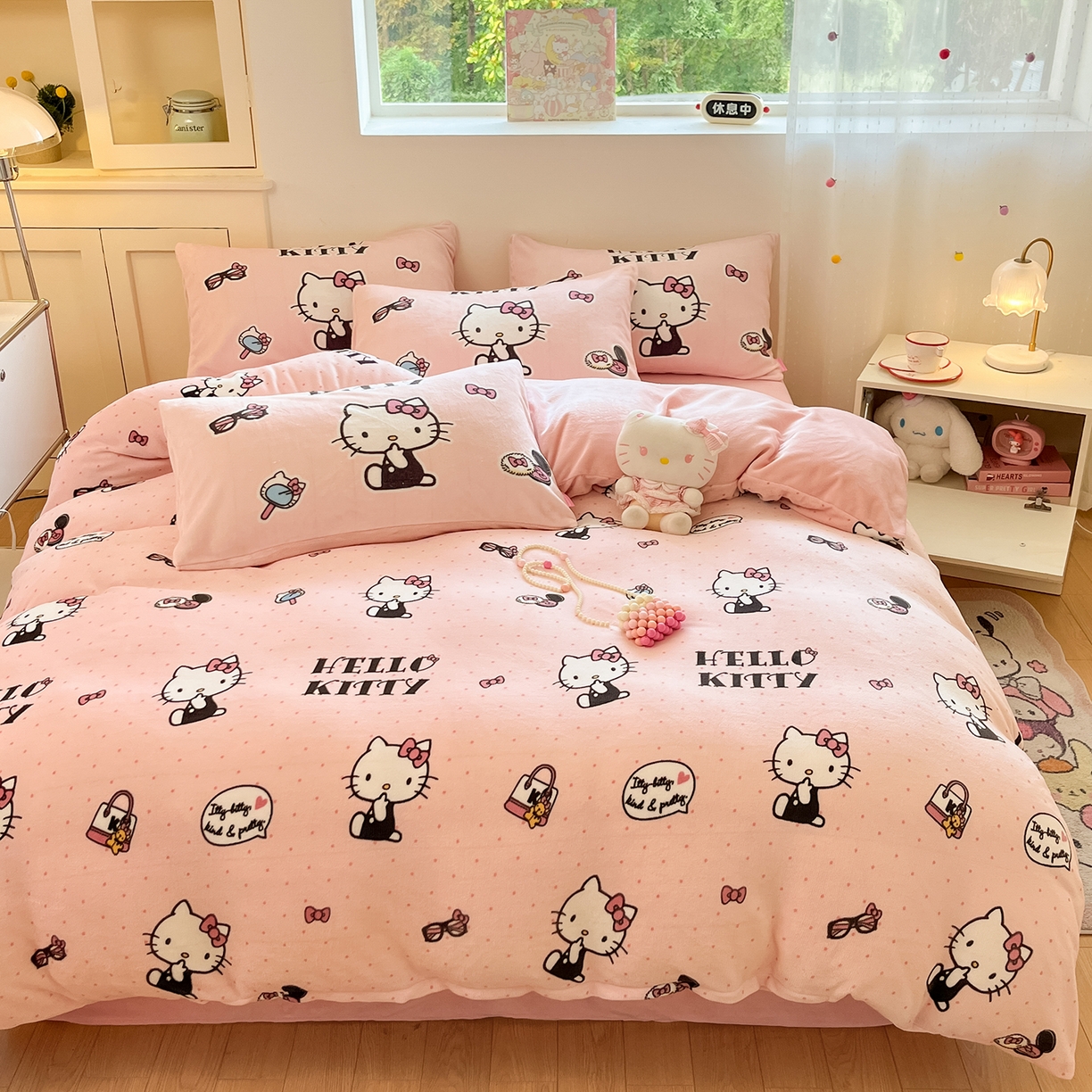 91家纺网 家纺一手货源 找家纺 金爱家 2025新品正版三丽鸥授权Kitty数码大版枕套混搭卡通加厚高克重牛奶绒系列四件 绒三丽鸥-混搭美美KT