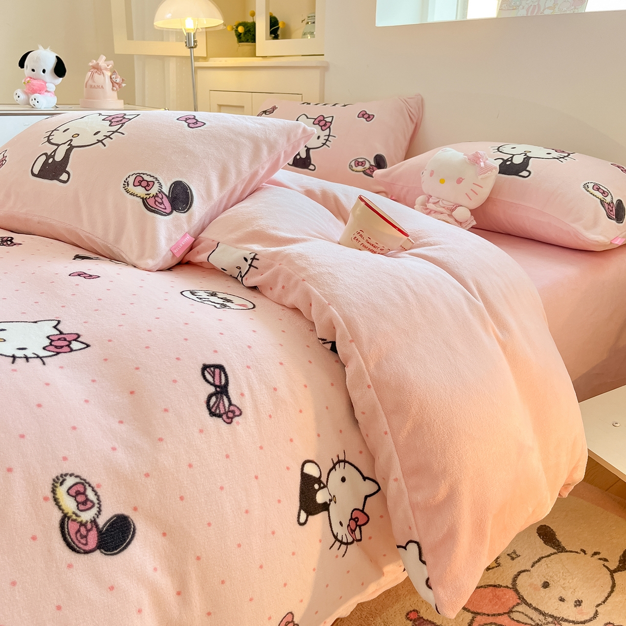91家纺网 家纺一手货源 找家纺 金爱家 2025新品正版三丽鸥授权Kitty数码大版枕套混搭卡通加厚高克重牛奶绒系列四件 绒三丽鸥-混搭美美KT