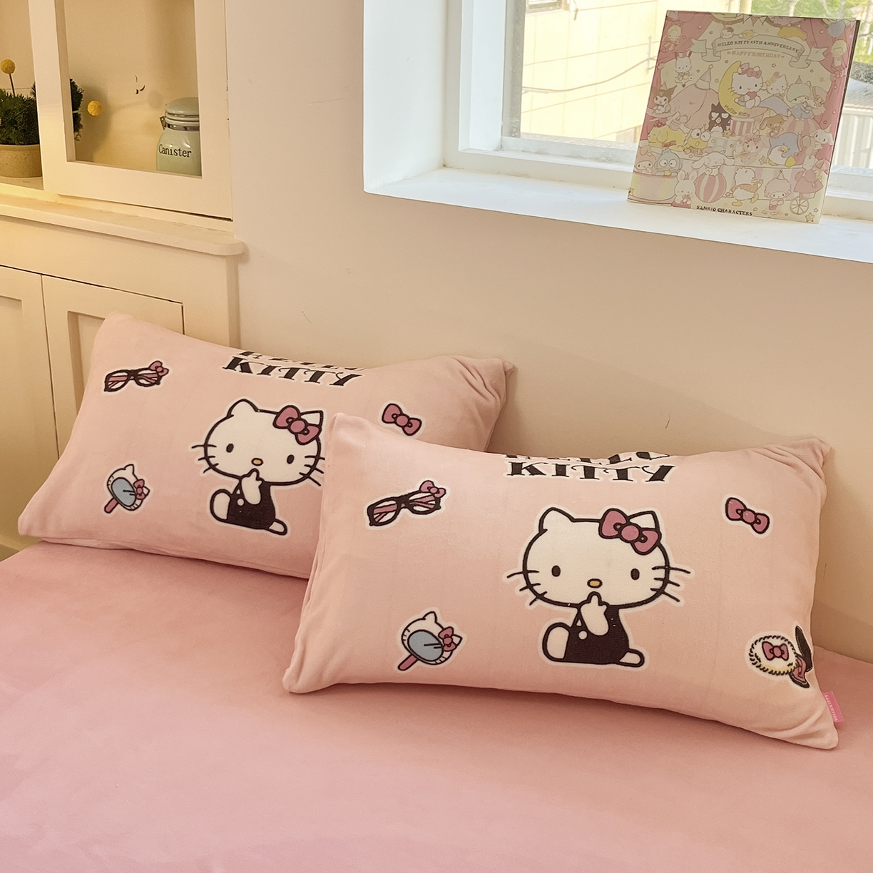 91家纺网 家纺一手货源 找家纺 金爱家 2025新品正版三丽鸥授权Kitty数码大版枕套混搭卡通加厚高克重牛奶绒系列四件 绒三丽鸥-混搭美美KT