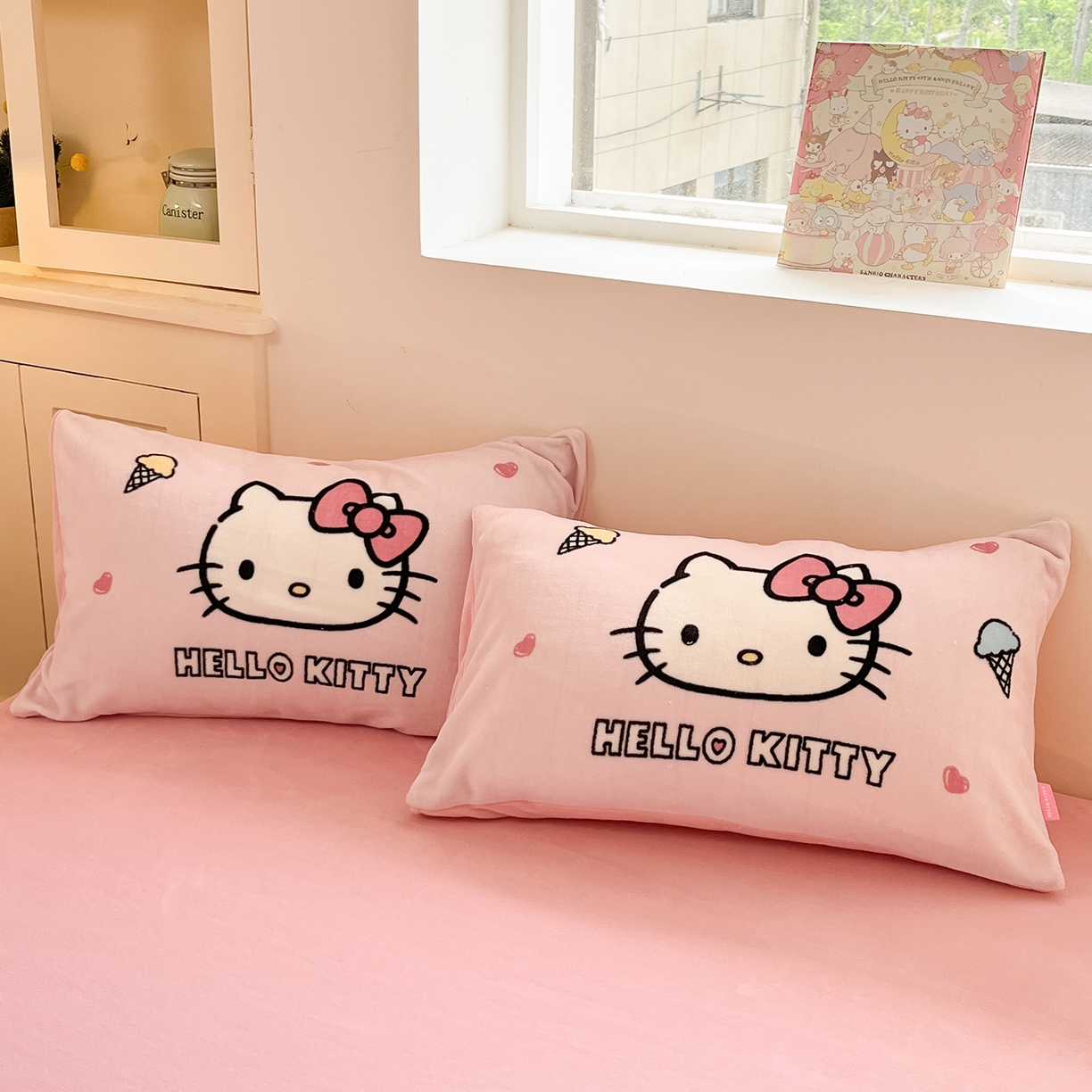 91家纺网 家纺一手货源 找家纺 金爱家 2025新品正版三丽鸥授权Kitty数码大版枕套混搭卡通加厚高克重牛奶绒系列四件 绒三丽鸥-混搭甜筒KT