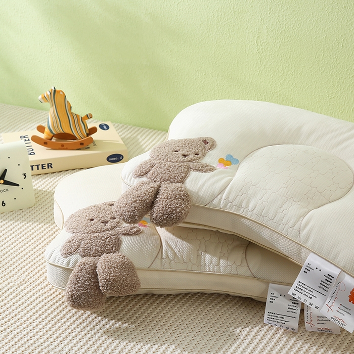 91家纺网 家纺一手货源 找家纺 金牛枕芯 2025新款亲肤舒适儿童护脊枕枕头枕芯-奶糖熊 奶糖熊-卡其