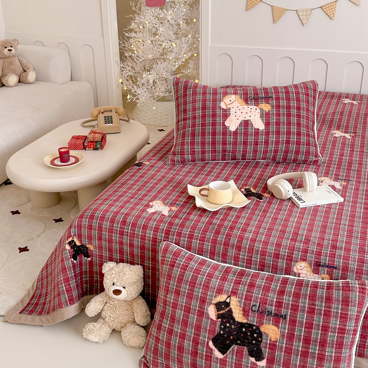 91家纺网 家纺一手货源 找家纺 （总）RYB红黄兰 2025新款设计师原创数码印花牛奶绒夹棉床盖三件套