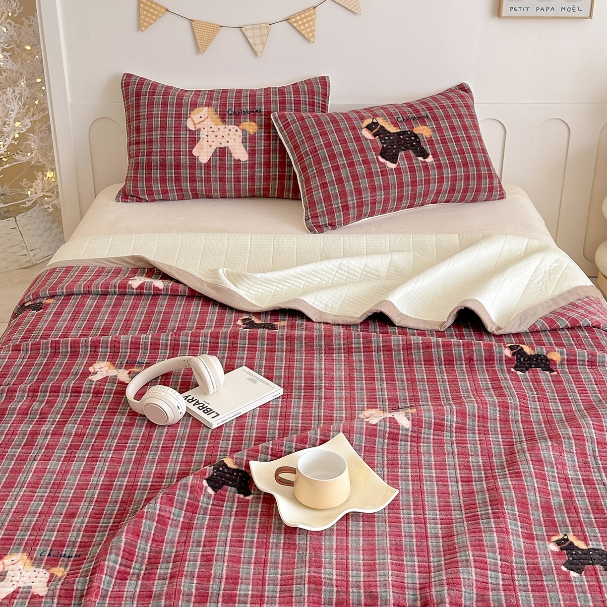 91家纺网 家纺一手货源 找家纺 （总）RYB红黄兰 2025新款设计师原创数码印花牛奶绒夹棉床盖三件套