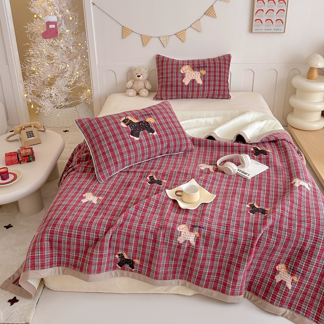 91家纺网 家纺一手货源 找家纺 （总）RYB红黄兰 2025新款设计师原创数码印花牛奶绒夹棉床盖三件套