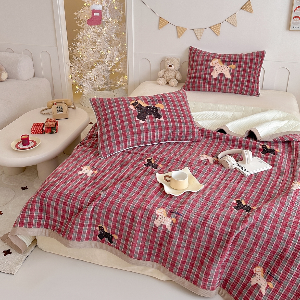 91家纺网 家纺一手货源 找家纺 （总）RYB红黄兰 2025新款设计师原创数码印花牛奶绒夹棉床盖三件套