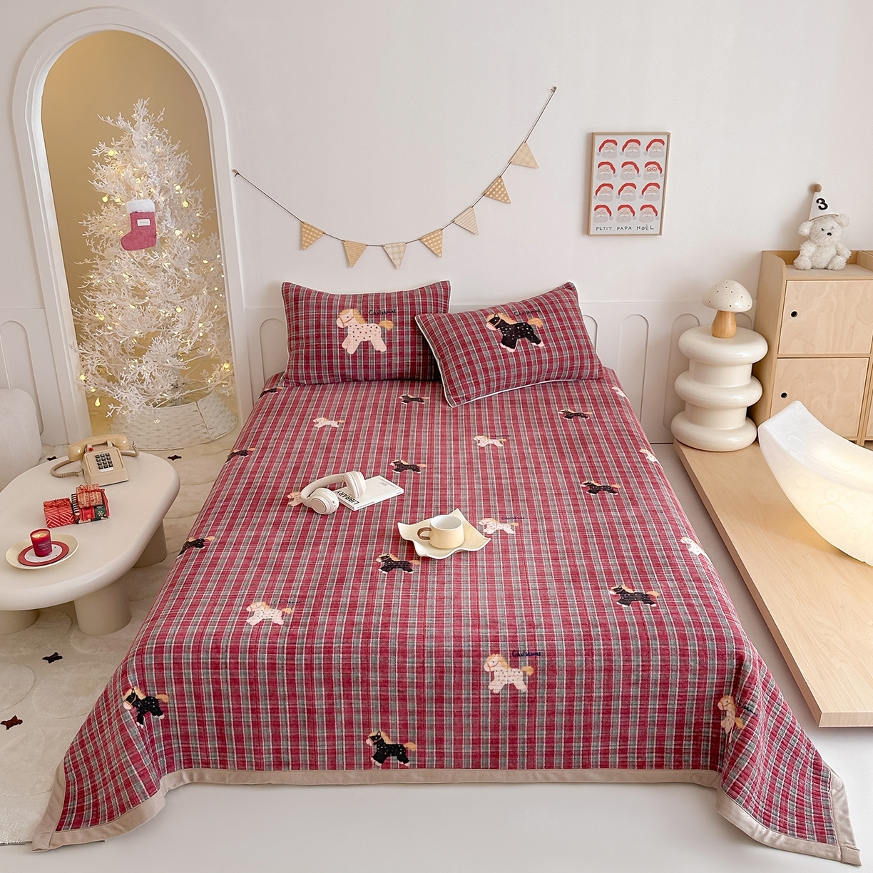 91家纺网 家纺一手货源 找家纺 （总）RYB红黄兰 2025新款设计师原创数码印花牛奶绒夹棉床盖三件套