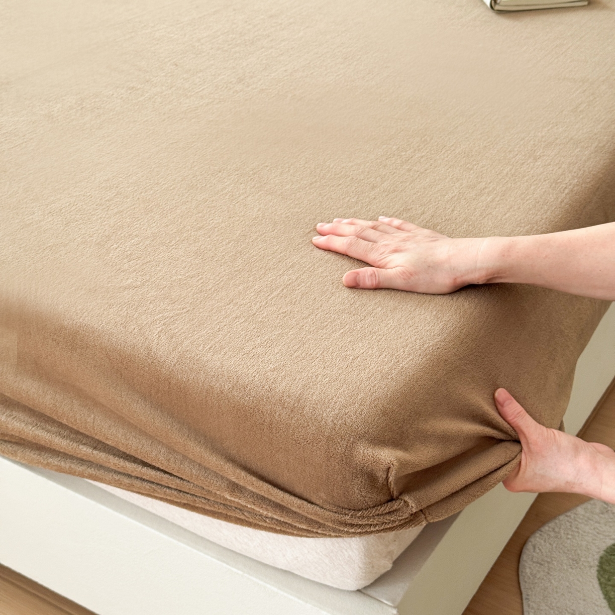 91家纺网 家纺一手货源 找家纺 富阿娜家纺 2025新款牛奶绒纯色床笠三件套 咖色