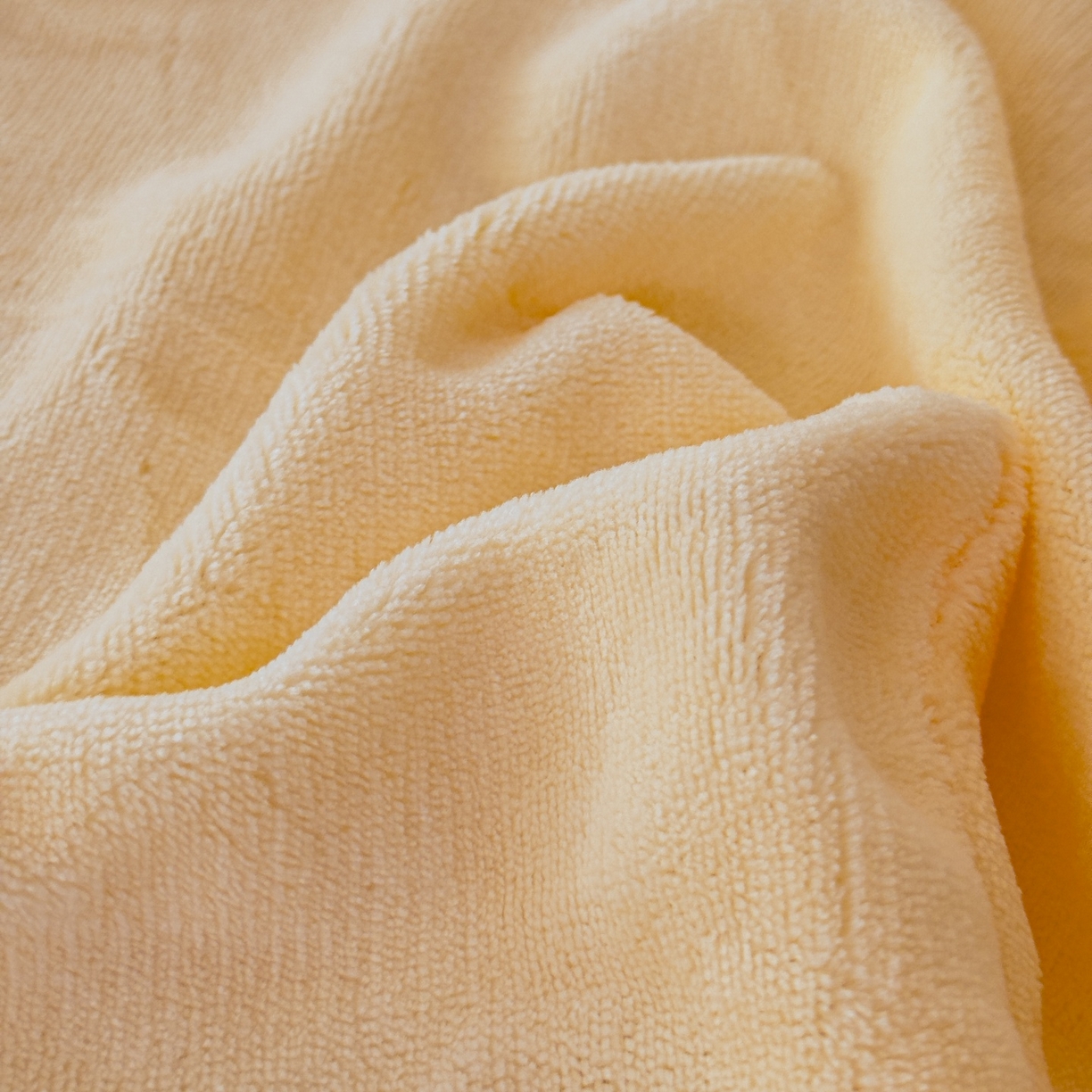 91家纺网 家纺一手货源 找家纺 富阿娜家纺 2025新款牛奶绒纯色床笠三件套 奶盐黄