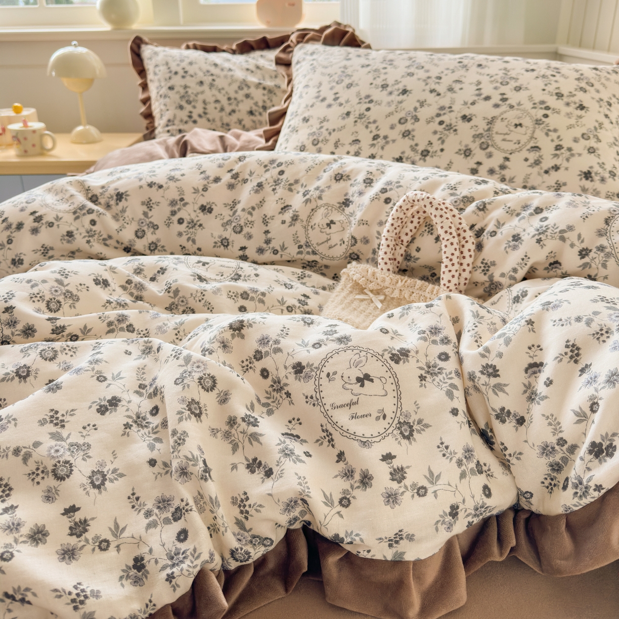 91家纺网 家纺一手货源 找家纺 淑女公社家纺 2025秋冬新款纯棉双层纱加韩国绒四件套 花园秘兔灰