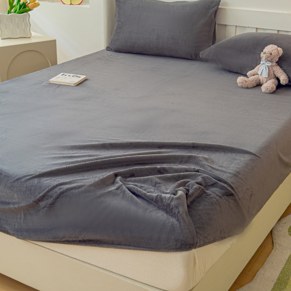 91家纺网 家纺一手货源 找家纺 富阿娜家纺 2025新款牛奶绒纯色床笠三件套 深灰