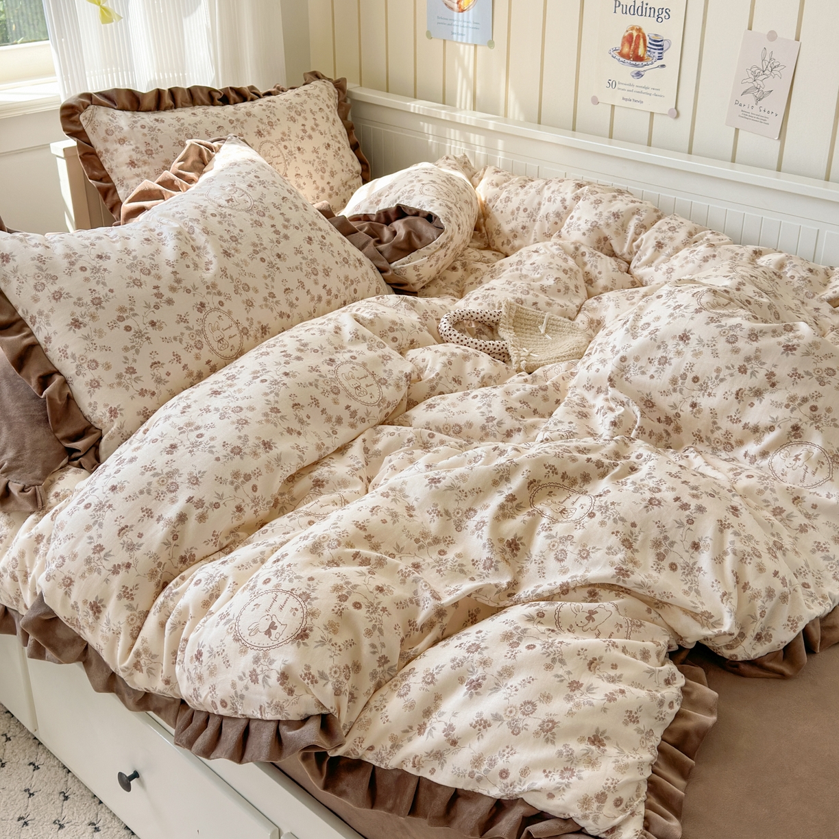 91家纺网 家纺一手货源 找家纺 淑女公社家纺 2025秋冬新款纯棉双层纱加韩国绒四件套 花园秘兔 咖