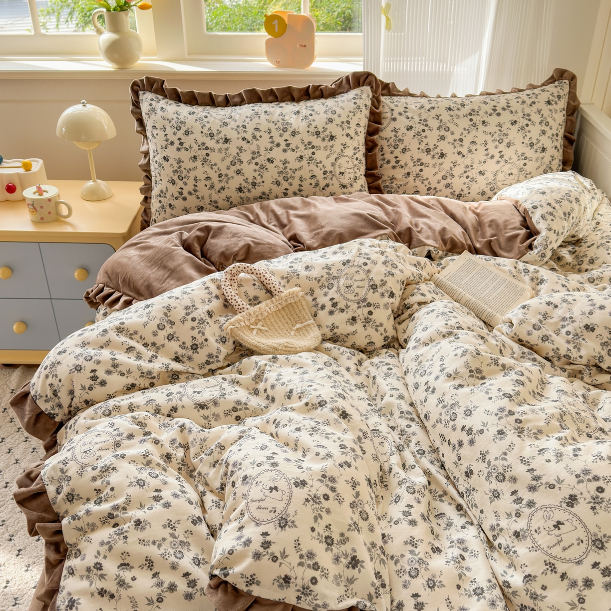 91家纺网 家纺一手货源 找家纺 淑女公社家纺 2025秋冬新款纯棉双层纱加韩国绒四件套 花园秘兔灰